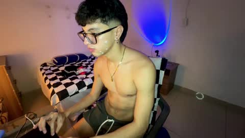 Mike Pineapple online show from 10-07-25, 03:47