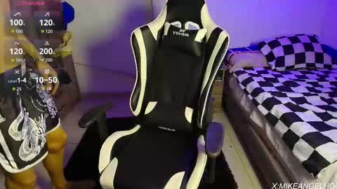 Mike Pineapple online show from 03-18-26, 03:31