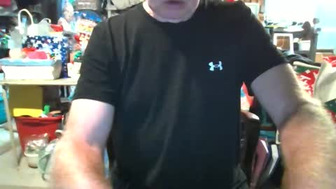 Snapshot of mikeb3200 chatting on 12-14-25, 01:05 mikeb3200 online show from 12-14-25, 01:05