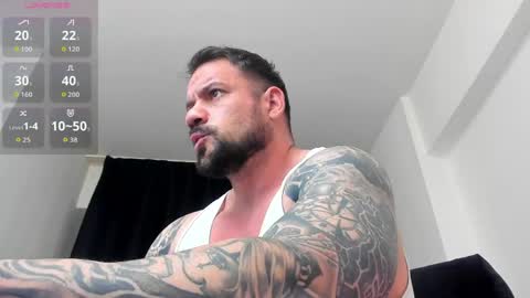Snapshot of mikebigboy31 chatting on 05-18-26, 02:40 Mike online show from 05-18-26, 02:40