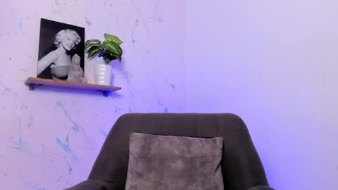 Snapshot of mikecooper_ chatting on 12-17-24, 07:29 Mike Cooper online show from 12-17-24, 07:29