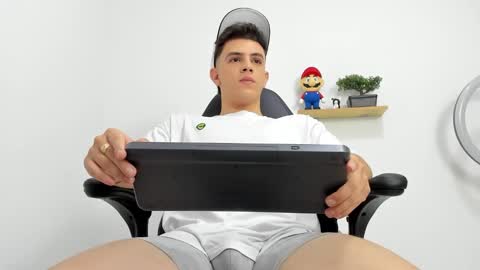 Snapshot of mikecooper_ chatting on 09-24-25, 01:53 Mike Cooper online show from 09-24-25, 01:53