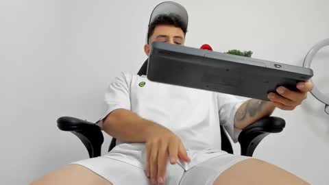 Snapshot of mikecooper_ chatting on 10-09-25, 04:32 Mike Cooper online show from 10-09-25, 04:32