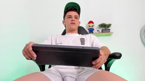 Snapshot of mikecooper_ chatting on 10-17-25, 12:58 Mike Cooper online show from 10-17-25, 12:58