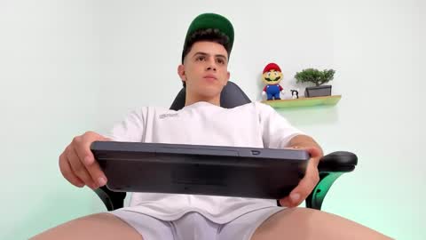 Snapshot of mikecooper_ chatting on 11-05-25, 02:55 Mike Cooper online show from 11-05-25, 02:55