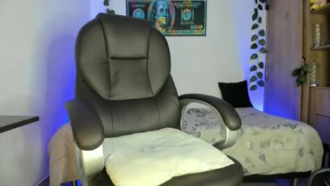 Snapshot of mikee_scooth chatting on 02-26-25, 01:53 mikee_scooth online show from 02-26-25, 01:53