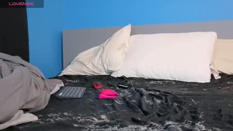 mikehawk1589 online show from 10-14-25, 08:48