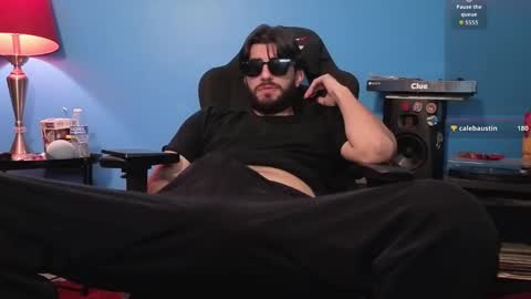 Snapshot of mikehawk1589 chatting on 02-19-26, 05:25 mikehawk1589 online show from 02-19-26, 05:25