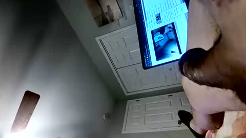 MikeHunt online show from 05-06-26, 01:36
