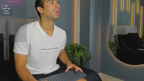 Snapshot of mikepark_ chatting on 10-03-25, 11:18 MIKE PARK  online show from 10-03-25, 11:18