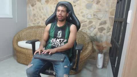 Snapshot of mikepark_ chatting on 10-12-25, 11:09 MIKE PARK  online show from 10-12-25, 11:09
