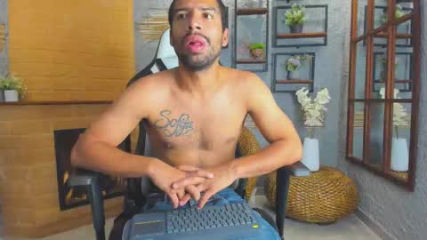 Snapshot of mikepark_ chatting on 10-18-25, 11:11 MIKE PARK  online show from 10-18-25, 11:11