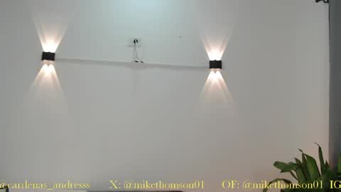 Snapshot of mikethomson01 chatting on 05-09-26, 02:17 Mike online show from 05-09-26, 02:17