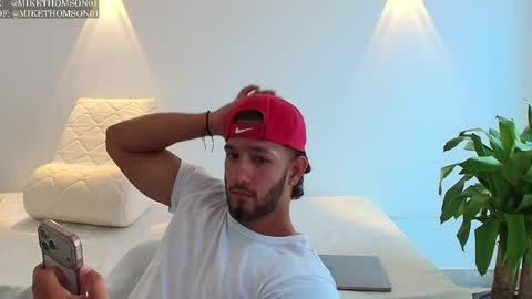Snapshot of mikethomson01 chatting on 05-19-26, 05:19 Mike online show from 05-19-26, 05:19
