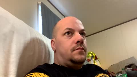 Snapshot of mikeylikesit2222 chatting on 12-08-24, 02:30 mikeylikesit2222 online show from 12-08-24, 02:30