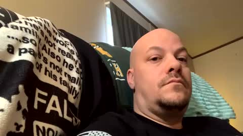 Snapshot of mikeylikesit2222 chatting on 12-28-24, 07:43 mikeylikesit2222 online show from 12-28-24, 07:43