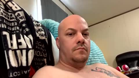 Snapshot of mikeylikesit2222 chatting on 12-31-24, 09:28 mikeylikesit2222 online show from 12-31-24, 09:28