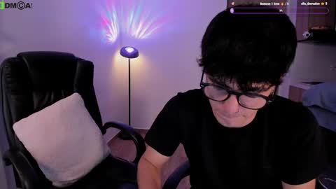 Snapshot of mikeyvioleta chatting on 05-10-26, 11:37 VIOLETAMIKE online show from 05-10-26, 11:37