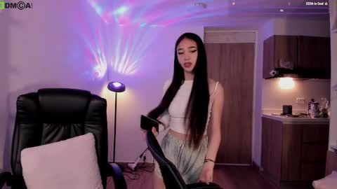 Snapshot of mikeyvioleta chatting on 05-19-26, 09:59 VIOLETAMIKE online show from 05-19-26, 09:59