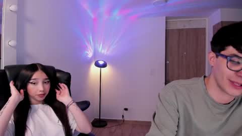 Snapshot of mikeyvioleta chatting on 05-28-26, 09:28 VIOLETAMIKE online show from 05-28-26, 09:28