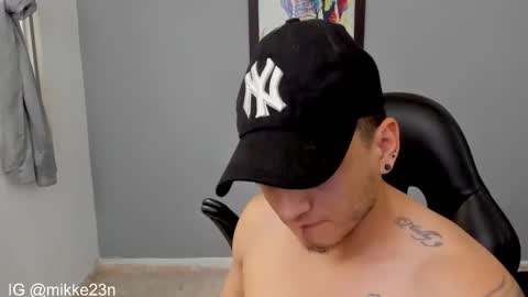 Snapshot of mikke_love chatting on 01-26-25, 01:58 MIKKE online show from 01-26-25, 01:58