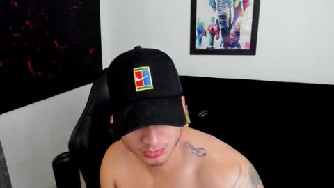 Snapshot of mikke_love chatting on 09-29-25, 02:00 MIKKE online show from 09-29-25, 02:00