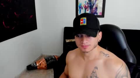 Snapshot of mikke_love chatting on 10-02-25, 01:29 MIKKE online show from 10-02-25, 01:29