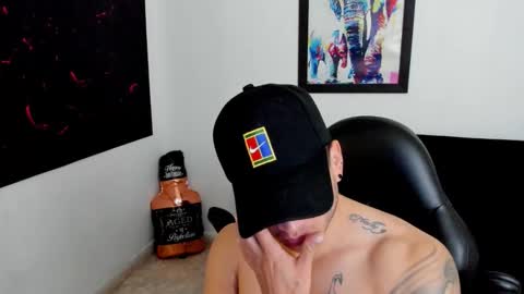 Snapshot of mikke_love chatting on 10-04-25, 03:21 MIKKE online show from 10-04-25, 03:21