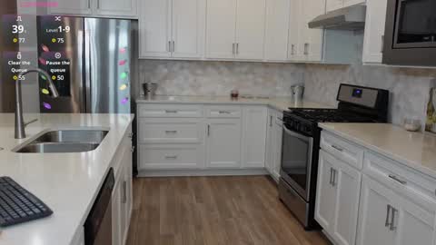 Snapshot of mikmagik chatting on 12-10-24, 04:17 Mikaylah online show from 12-10-24, 04:17