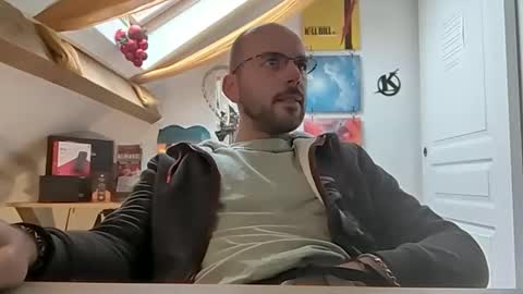 Snapshot of mikmik91 chatting on 12-18-24, 11:02 mikmik91 online show from 12-18-24, 11:02