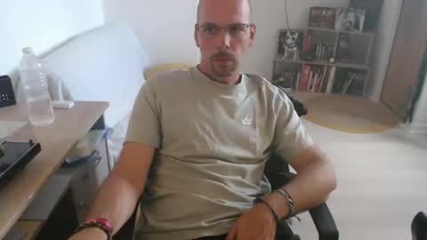 Snapshot of mikmik91 chatting on 09-09-25, 01:54 mikmik91 online show from 09-09-25, 01:54