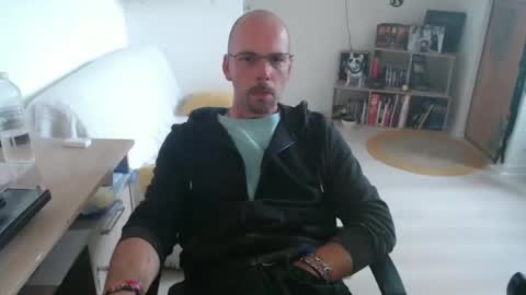 Snapshot of mikmik91 chatting on 09-10-25, 01:00 mikmik91 online show from 09-10-25, 01:00