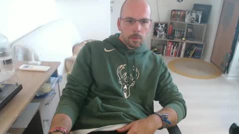 Snapshot of mikmik91 chatting on 09-12-25, 08:58 mikmik91 online show from 09-12-25, 08:58