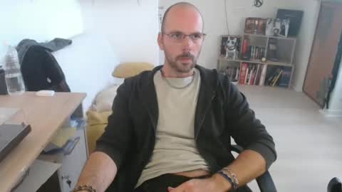 Snapshot of mikmik91 chatting on 09-29-25, 10:20 mikmik91 online show from 09-29-25, 10:20