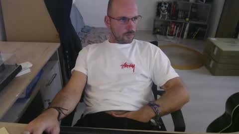 Snapshot of mikmik91 chatting on 10-20-25, 02:17 mikmik91 online show from 10-20-25, 02:17