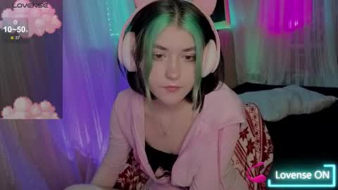 Snapshot of miko_meow chatting on 12-20-25, 12:29 Miko online show from 12-20-25, 12:29