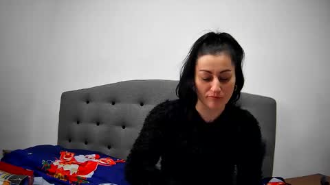 Snapshot of mikyloveu chatting on 12-16-24, 01:54 Mikyloveu online show from 12-16-24, 01:54