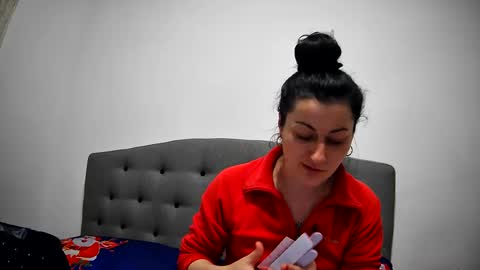 Snapshot of mikyloveu chatting on 12-29-24, 02:42 Mikyloveu online show from 12-29-24, 02:42