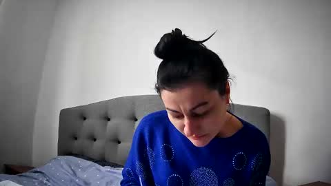 Snapshot of mikyloveu chatting on 02-06-25, 12:48 Mikyloveu online show from 02-06-25, 12:48