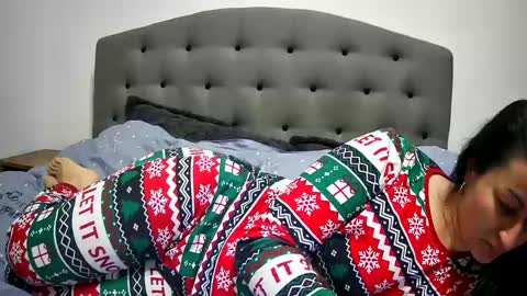 Snapshot of mikyloveu chatting on 02-07-25, 06:34 Mikyloveu online show from 02-07-25, 06:34