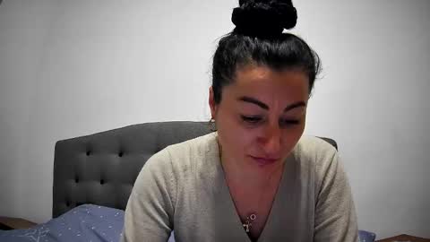 Snapshot of mikyloveu chatting on 02-09-25, 04:50 Mikyloveu online show from 02-09-25, 04:50