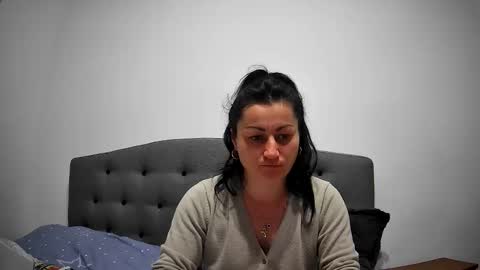 Snapshot of mikyloveu chatting on 02-12-25, 07:02 Mikyloveu online show from 02-12-25, 07:02