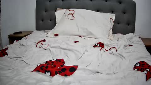 Snapshot of mikyloveu chatting on 02-14-25, 05:36 Mikyloveu online show from 02-14-25, 05:36