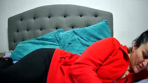 Snapshot of mikyloveu chatting on 02-24-25, 06:58 Mikyloveu online show from 02-24-25, 06:58