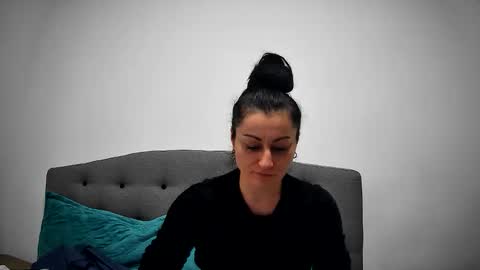 Snapshot of mikyloveu chatting on 10-15-25, 02:06 Mikyloveu online show from 10-15-25, 02:06