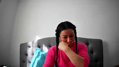 Snapshot of mikyloveu chatting on 10-21-25, 11:22 Mikyloveu online show from 10-21-25, 11:22