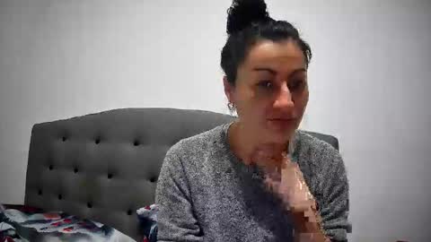 Snapshot of mikyloveu chatting on 01-12-26, 03:28 Mikyloveu online show from 01-12-26, 03:28