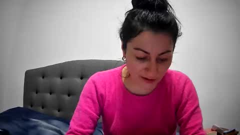 Snapshot of mikyloveu chatting on 02-18-26, 06:26 Mikyloveu online show from 02-18-26, 06:26