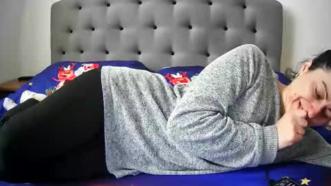 Snapshot of mikyloveu chatting on 04-04-26, 02:47 Mikyloveu online show from 04-04-26, 02:47