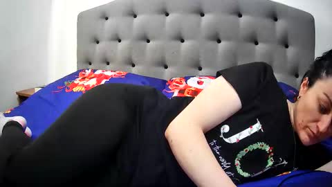 Snapshot of mikyloveu chatting on 04-06-26, 02:51 Mikyloveu online show from 04-06-26, 02:51